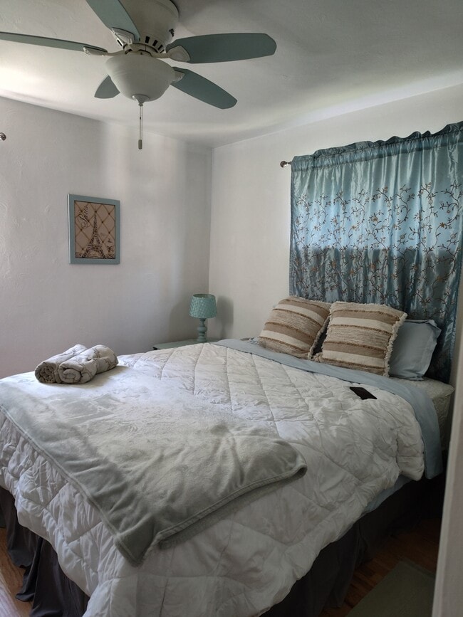 Building Photo - 1718 Fallowfield Ave