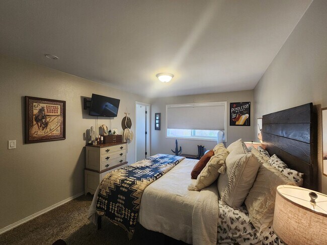 Building Photo - 3512 Vittoria Way
