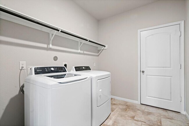 Building Photo - 14108 N Crater Lake Trail