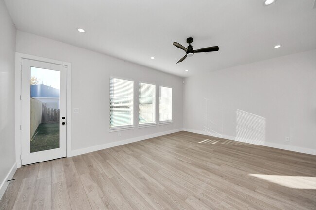 Building Photo - 8306 Comal St