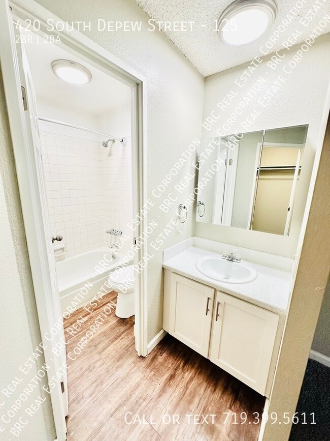 Building Photo - 420 S Depew St