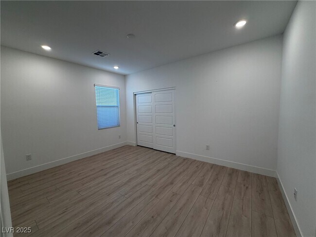 Building Photo - 6270 Lamont Hills Ave