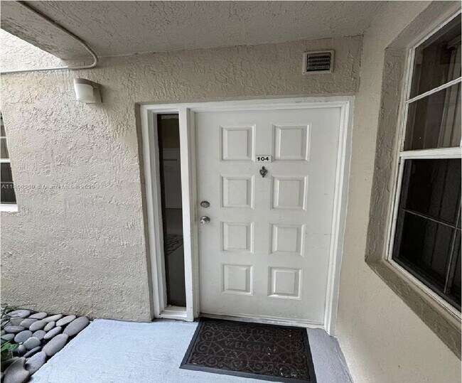 Primary Photo - 2861 N Oakland Forest Dr