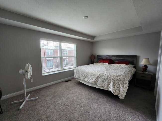 Building Photo - Deluxe Condo  In Center Street Townes Springfield, OH