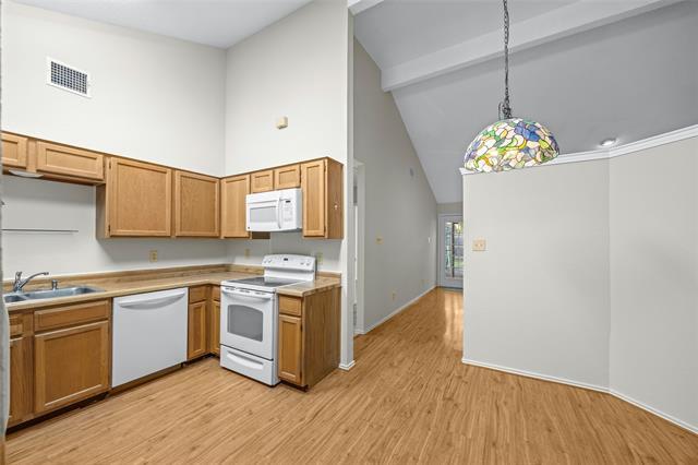 Building Photo - 2425 Aquaduct Dr