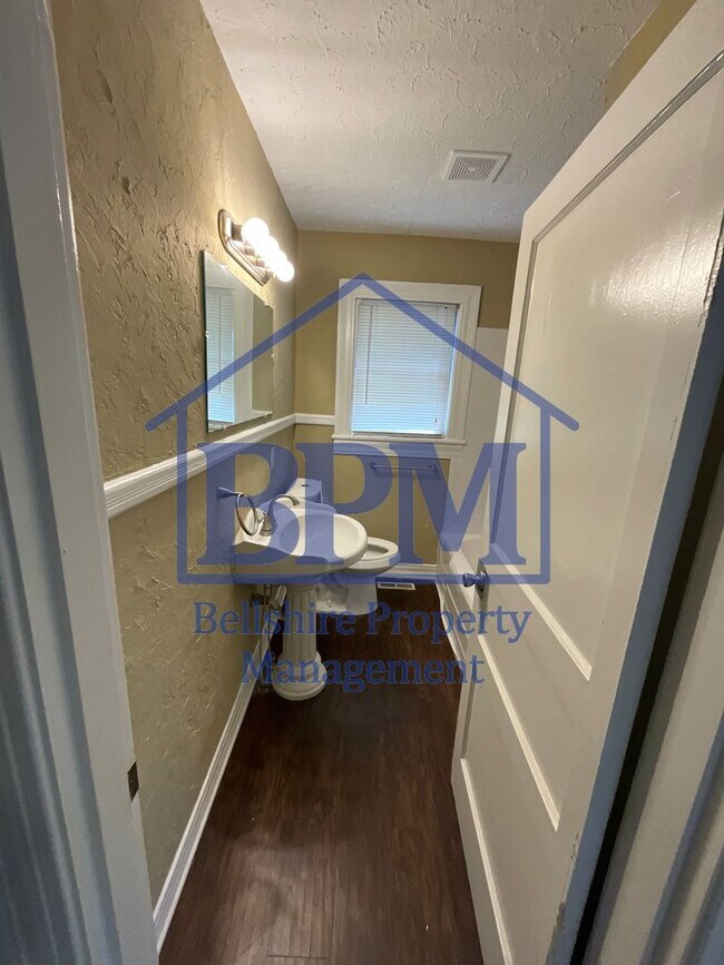 Building Photo - Spacious 3 Bed, 2 Bath Bottom-Floor Duplex...
