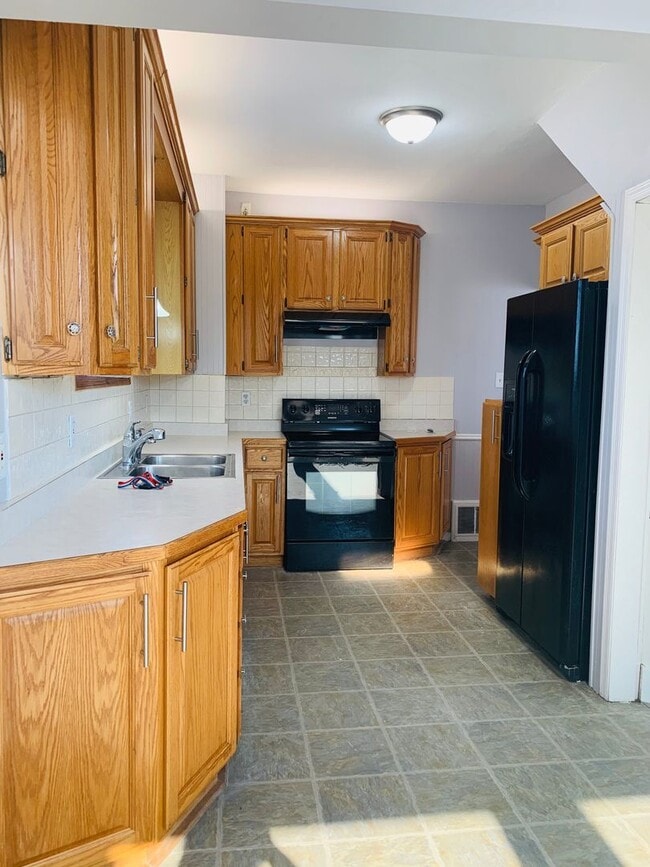 Building Photo - Charming 3-Bedroom Home – Don’t Miss This One