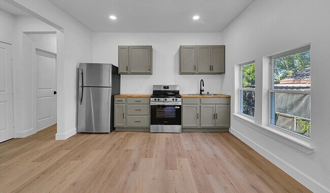 Building Photo - Newly remodeled 4BD 2BA home in Waco