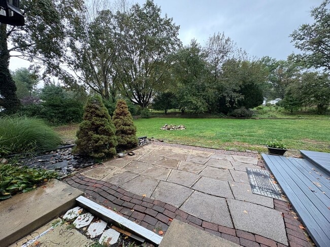 Building Photo - 4 Bedroom Single Family Home Available in ...
