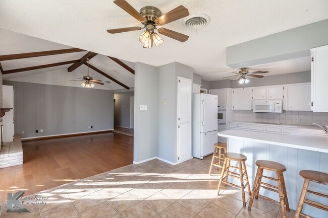 Building Photo - Cul-de-Sac 3/2/2; NEW INTERIOR PAINT DEC 2025; NEW CARPET DEC 2025!