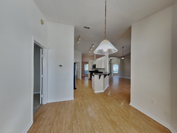 Building Photo - 7691 Canterbury Cir