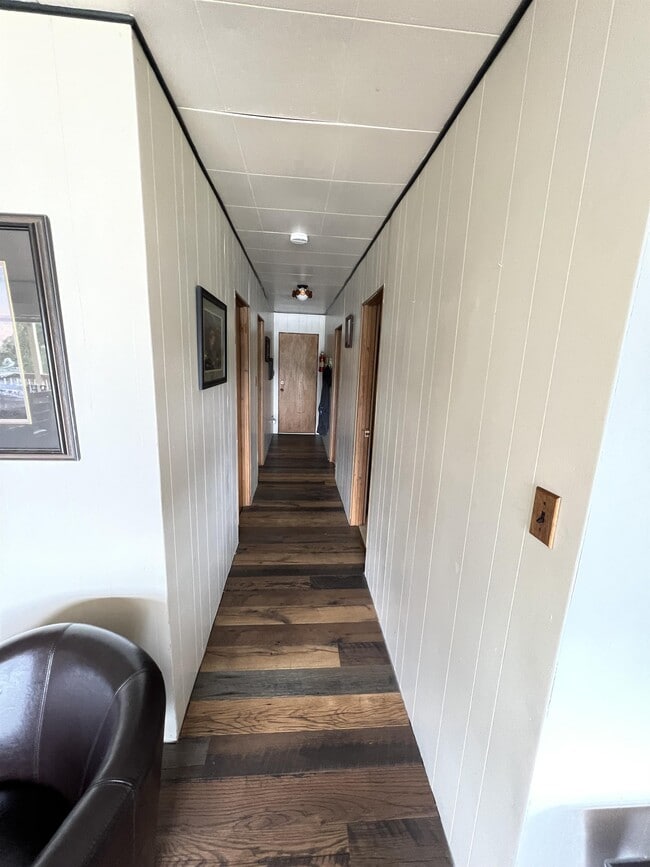 Building Photo - 31 SW Lake Roesiger Rd