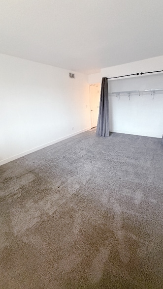 Building Photo - 202 Bruce Way