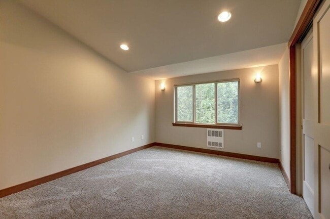 Building Photo - Stunning 3bd, 2.5ba Townhome Available in ...