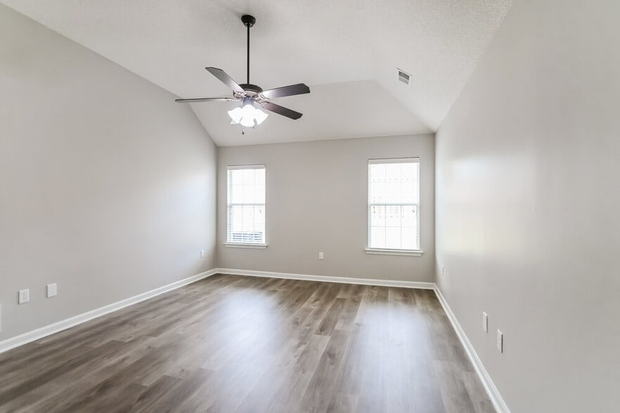 Building Photo - 4331 Genevieve Dr