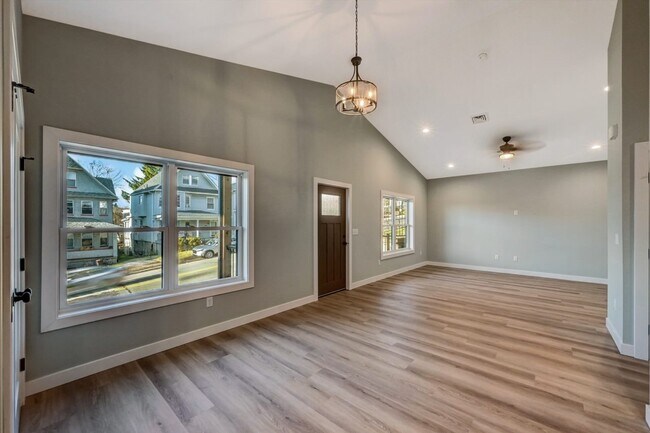 Building Photo - 708 Harrison Ave