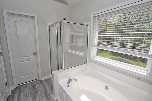 Building Photo - 2210 Orchard Park Cir NW
