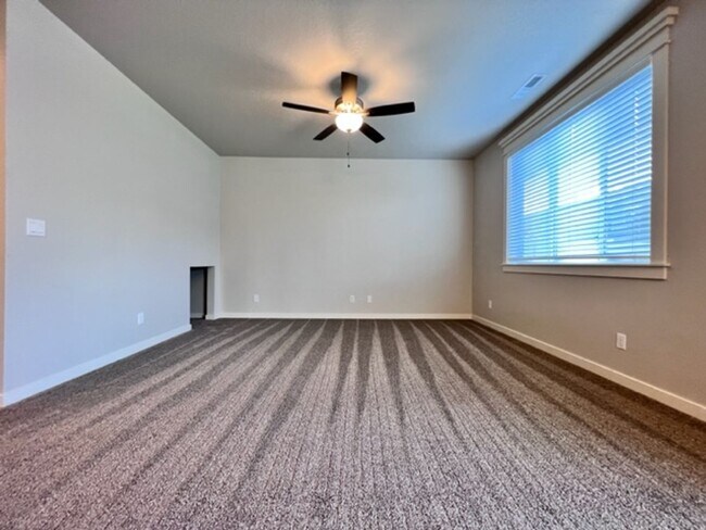 Building Photo - Beautiful Home in Meridian! Solar Power and Landscaping included.