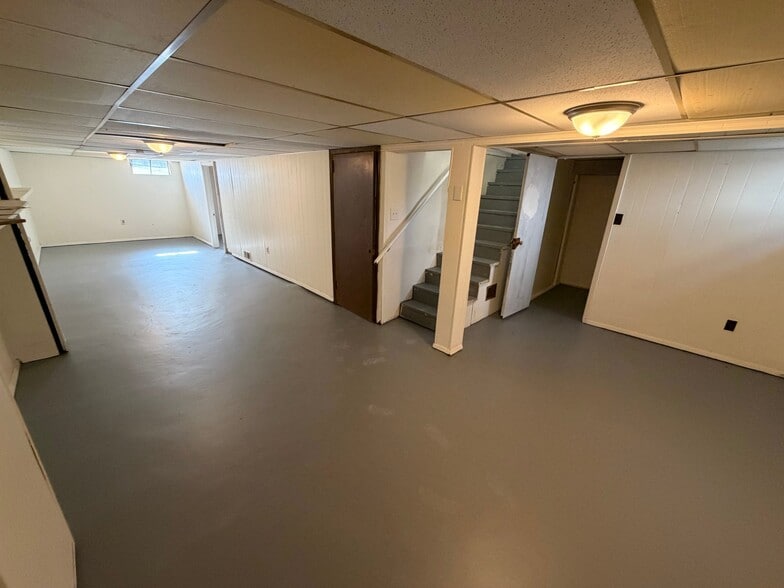 Building Photo - 1120 Highmont Dr