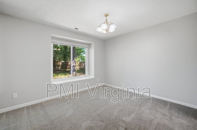 Building Photo - 901 Vincent Ct