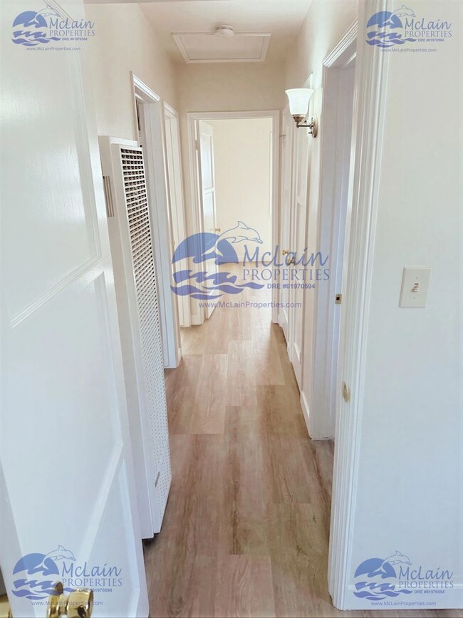 Building Photo - Single Story 3 BD/1BA Home with 2 Car Garage!