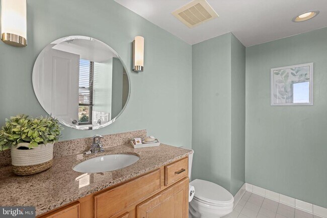 Building Photo - 1220 N Fillmore St