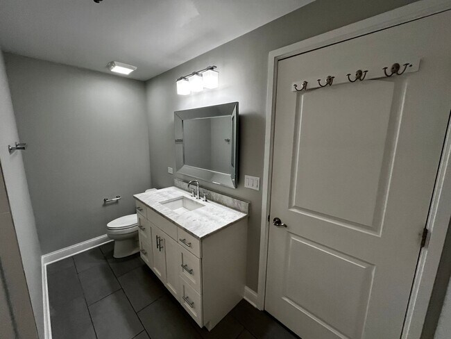 Building Photo - Turnkey Luxury 2BR Residence | Fully Renovated | Garage Parking | Prime Downtown River North / St...