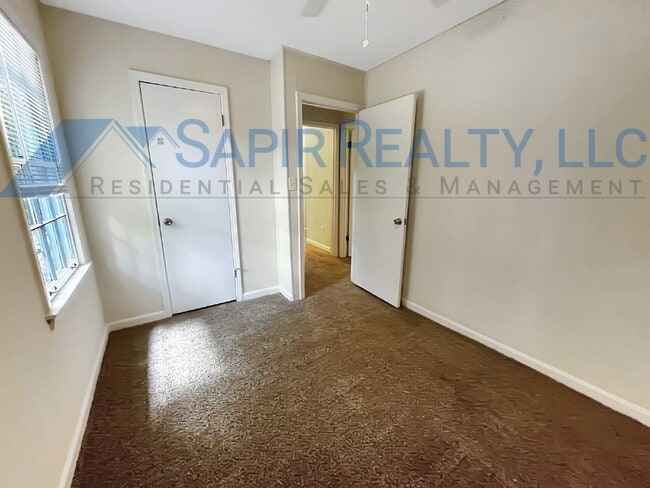 Building Photo - 4125 Maple Ferry Dr