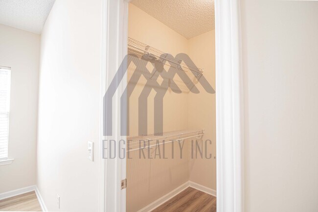 Building Photo - 116 Slate Cir
