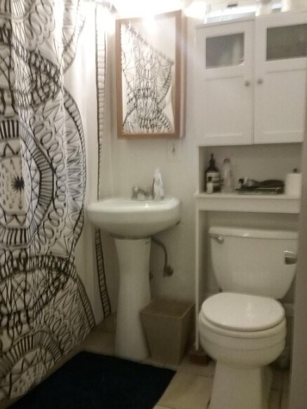 Bathroom - 3214 Johnston St