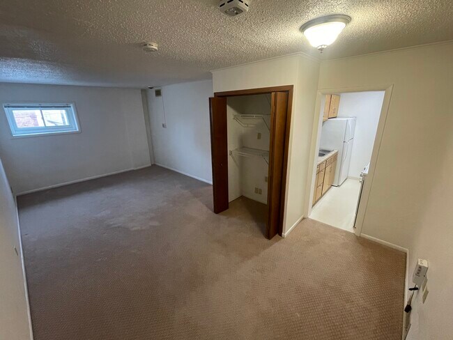 Building Photo - Courthouse View Apartments