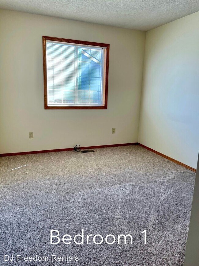 Building Photo - 3 br, 2 bath House - 720 Deerfield Cir
