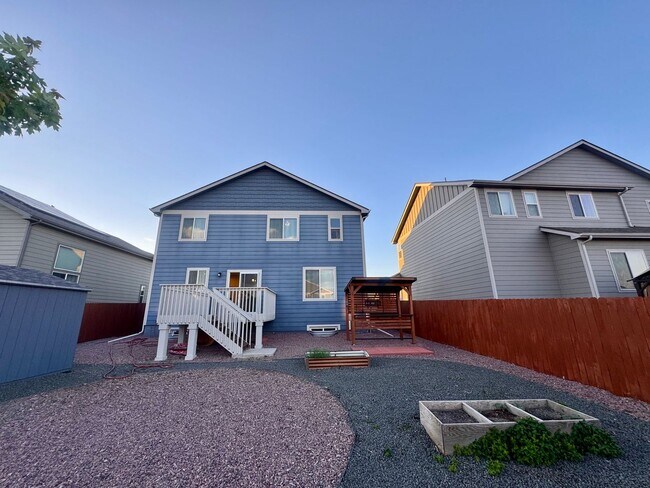 Building Photo - Beautiful 4 Bedroom Home in Peyton
