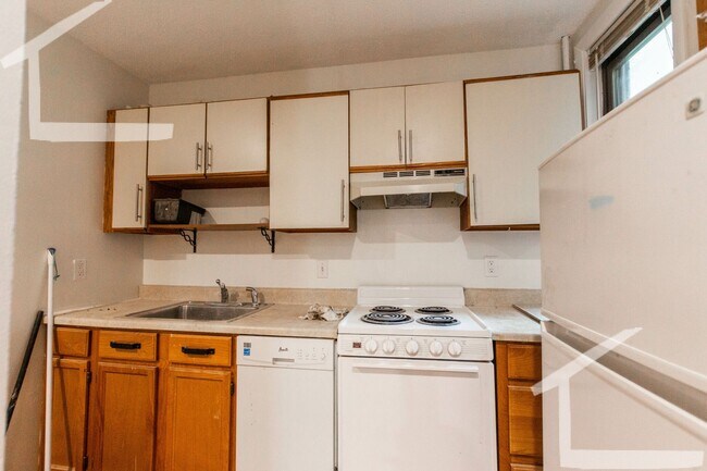 Building Photo - What a deal! Allston 1-bed with Heat/Hot Water Incl