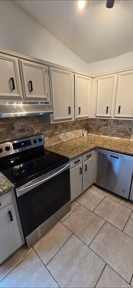 Building Photo - 12714 La Quinta