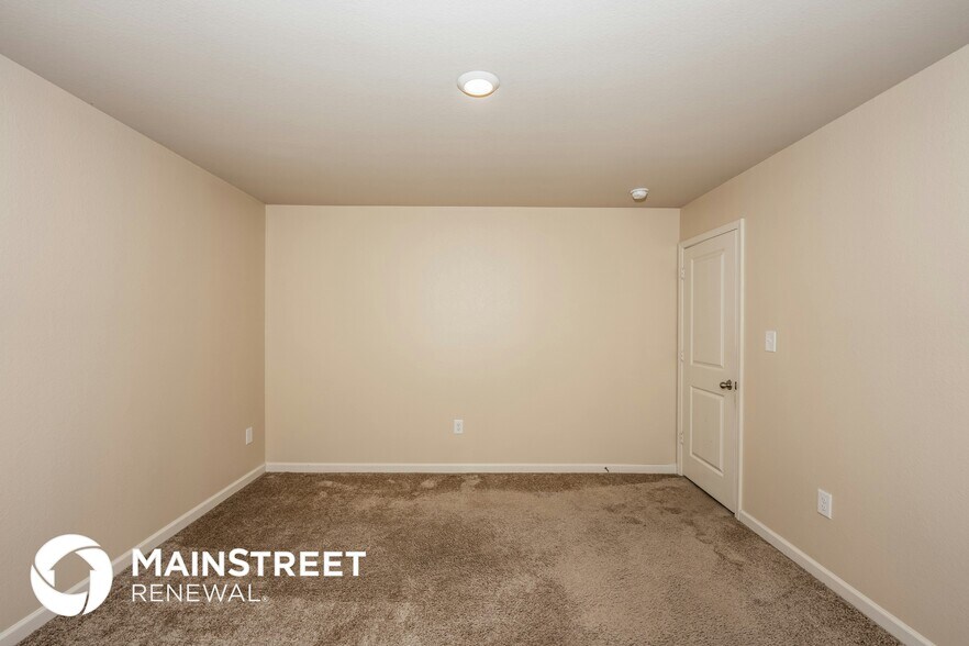 Building Photo - 555 Clover Cir
