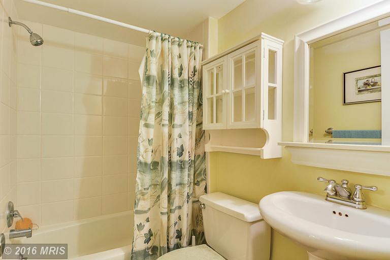 Full Bathroom - 7621 Carteret Rd