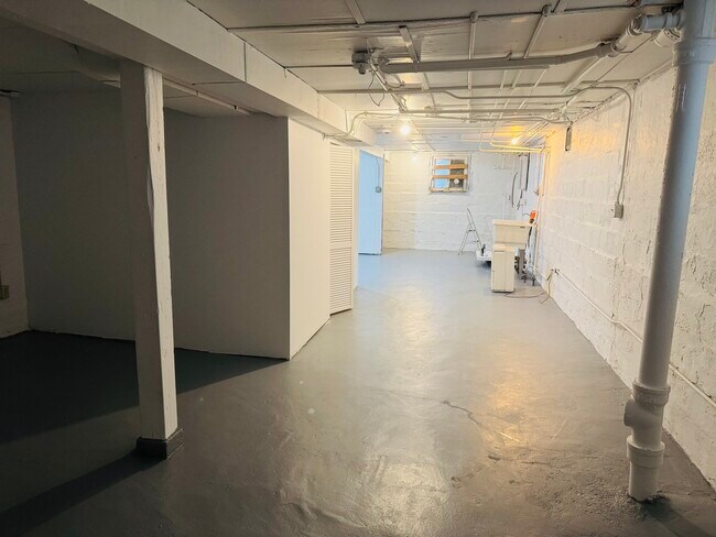 Building Photo - 541 Forsythe Ave