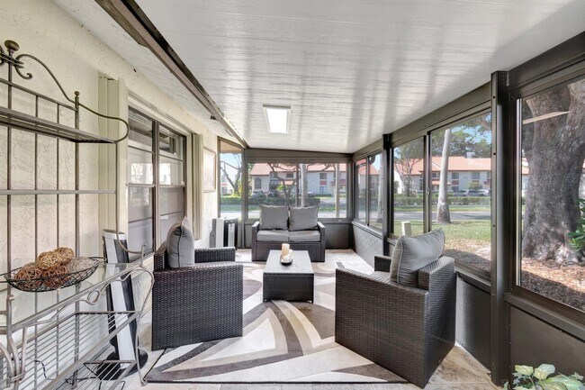 Building Photo - 10927 Dolphin Palm Ct