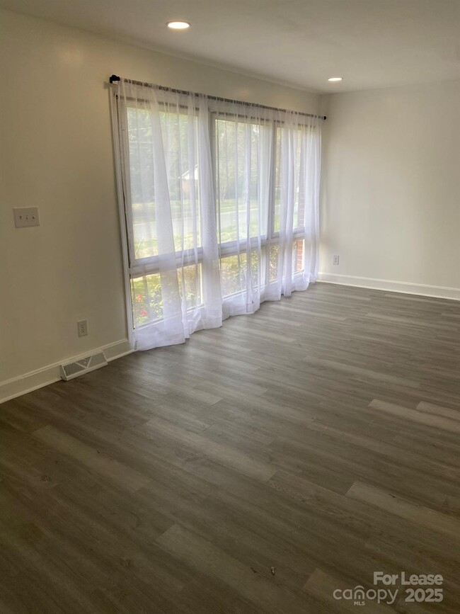 Building Photo - 5525 Amity Pl