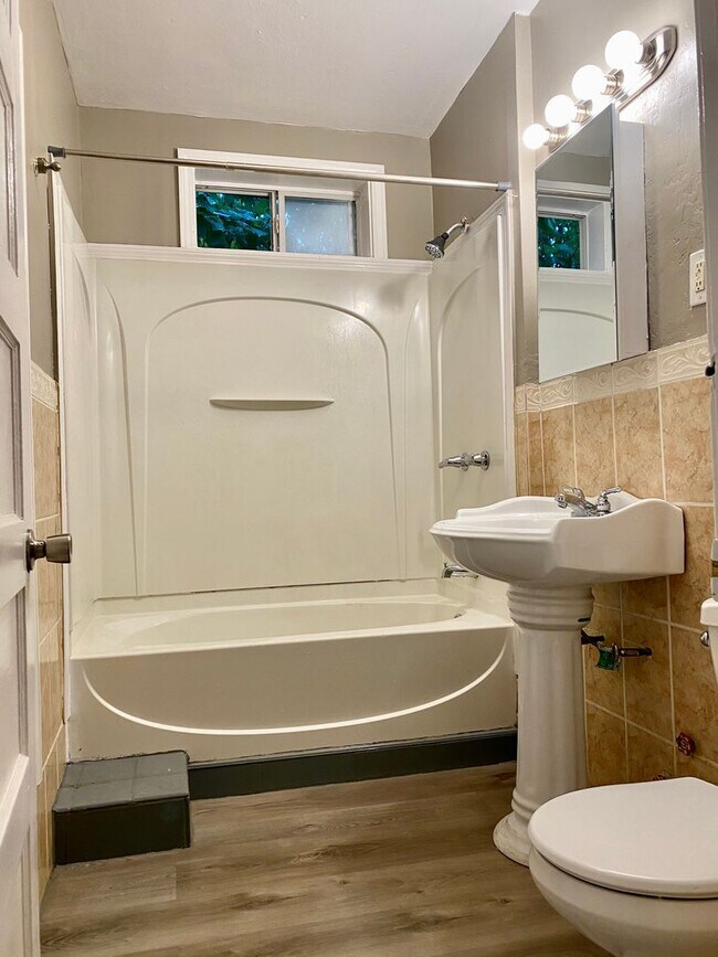 Building Photo - 12-14 Ledyard St