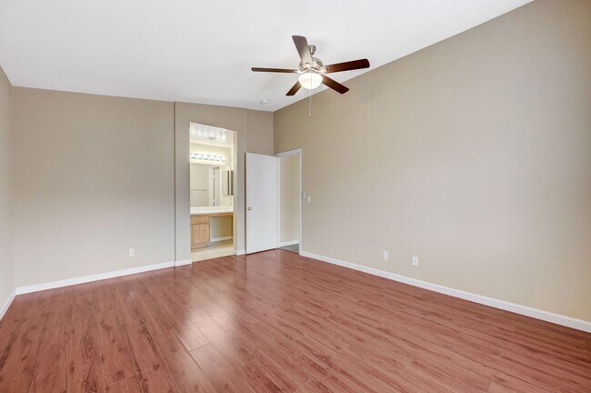 Building Photo - Rare Single Story Home with hard flooring!