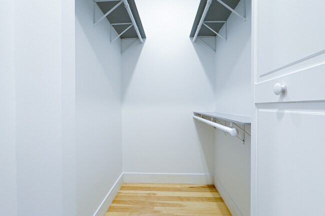 Building Photo - 182 Schaefer St