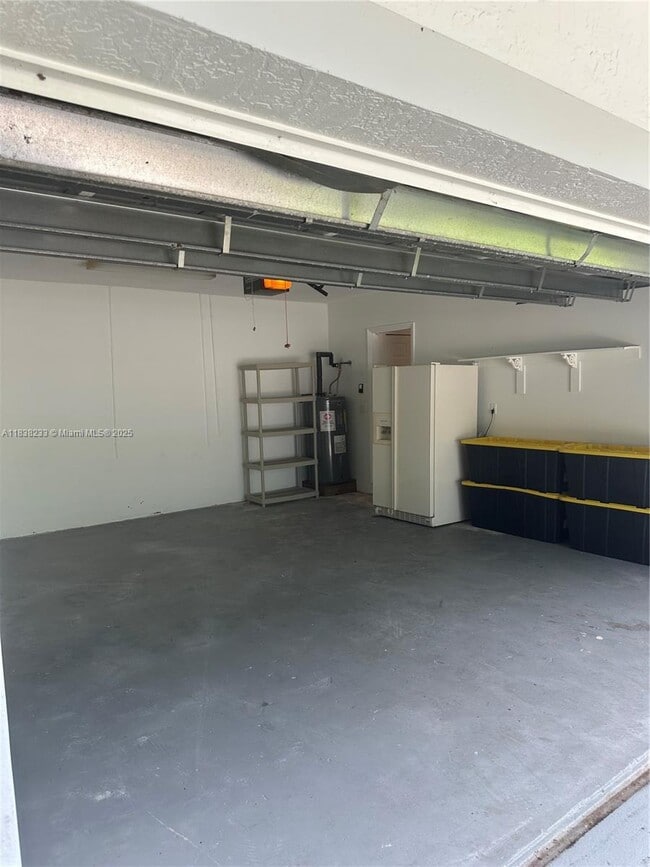 Building Photo - 16601 SW 92nd Ave