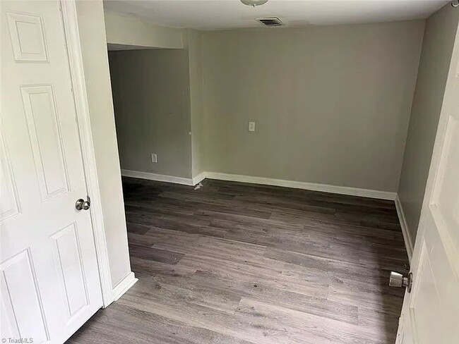 Building Photo - Charming 3 BD / 1.5 BA Home with Finished Basement
