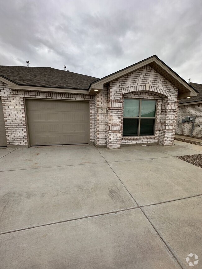 Building Photo - New townhome for rent