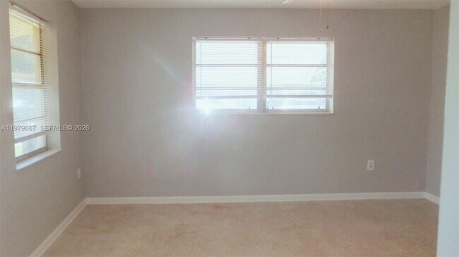 Building Photo - 6125 SW 48th Ct