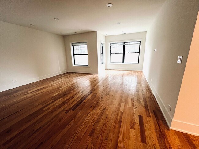 Building Photo - New Renovation 2 BR/2 BA right by the lake!