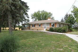 Building Photo - 4 bedroom farmhouse