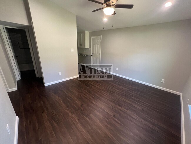 Building Photo - Remodeled 2 Bed 1 Bath in Mabank